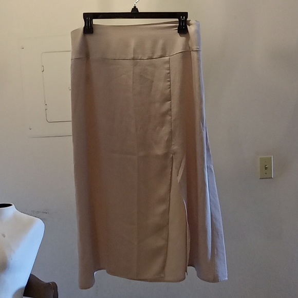 Very CHIC New Gorgeous Express High waisted slip skirt Size Medium - Picture 8 of 10